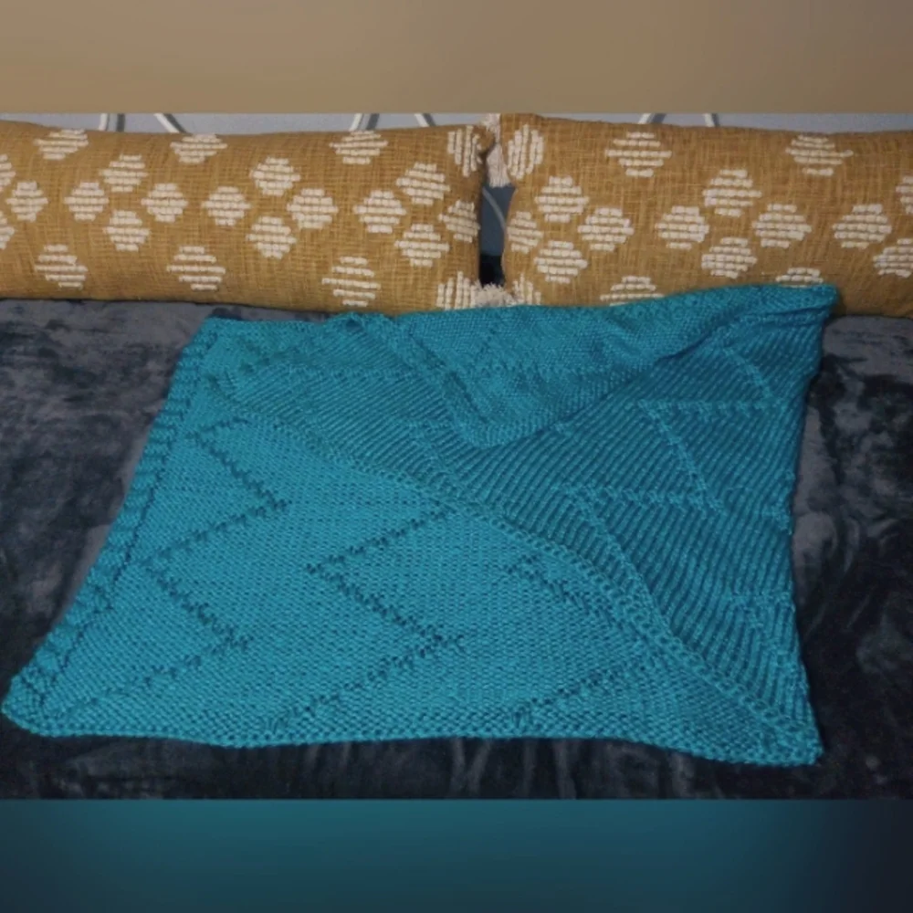 Hand Knit Thick Chevron Bed Runner in Bluebird Blue 26x64in. NEW